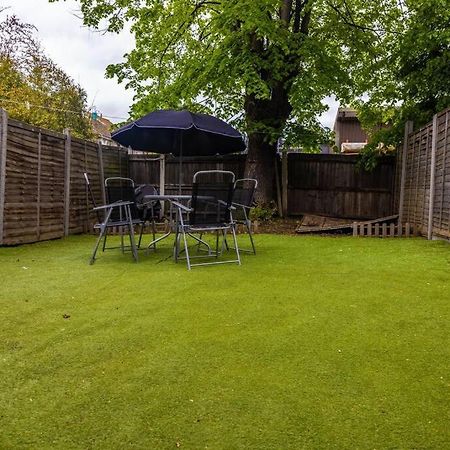 3 Bedrooms House-Sofabed-Parking-Bbqstove-Garden 런던 외부 사진