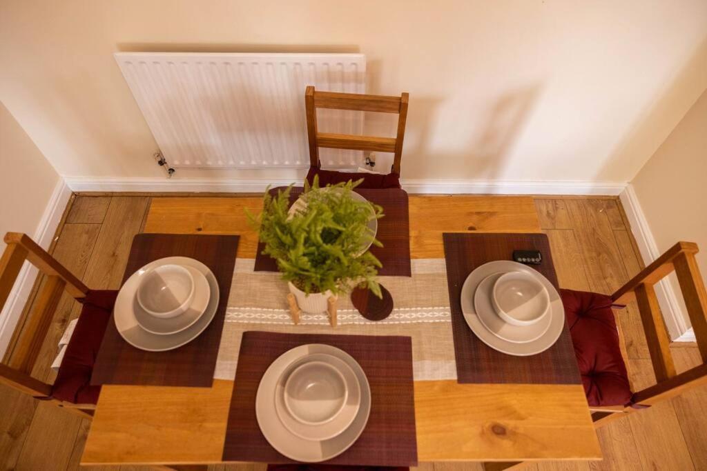 3 Bedrooms House-Sofabed-Parking-Bbqstove-Garden 런던 외부 사진