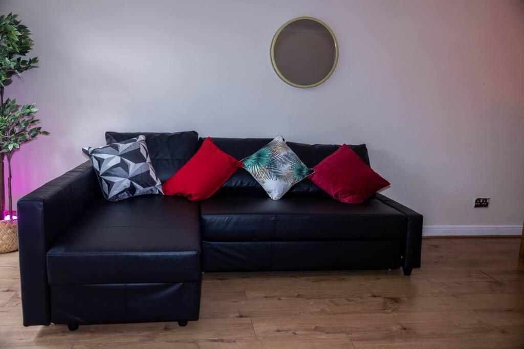 3 Bedrooms House-Sofabed-Parking-Bbqstove-Garden 런던 외부 사진