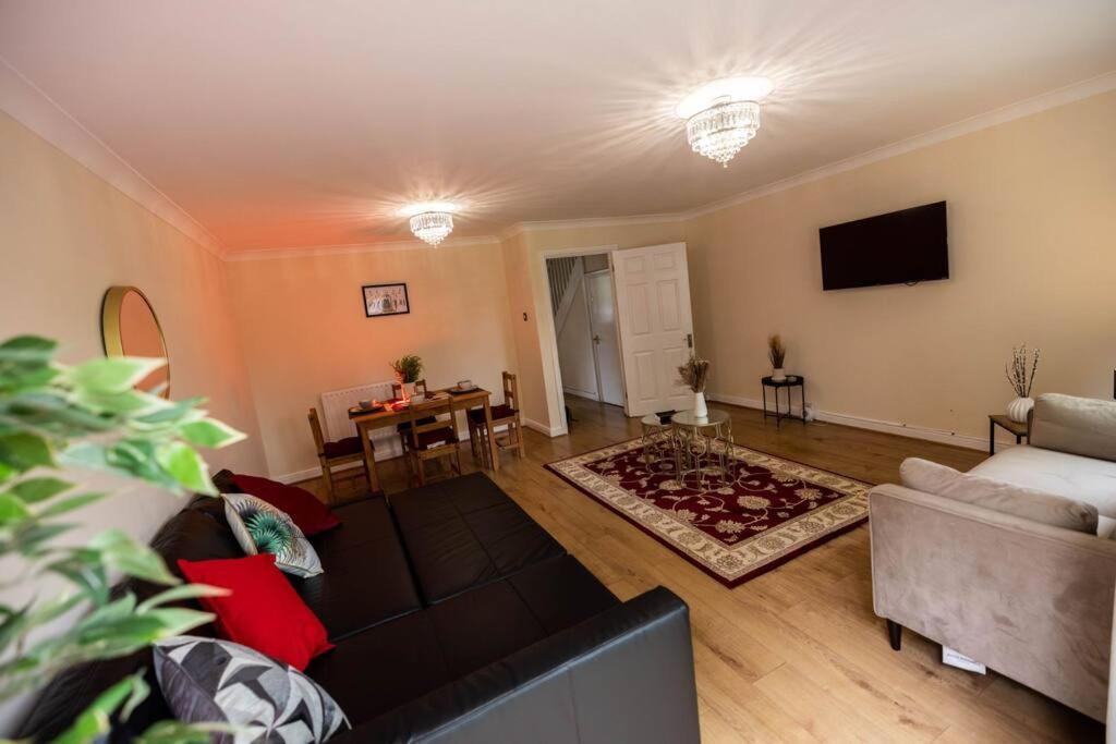 3 Bedrooms House-Sofabed-Parking-Bbqstove-Garden 런던 외부 사진