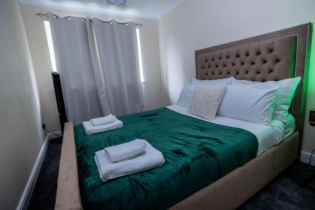 3 Bedrooms House-Sofabed-Parking-Bbqstove-Garden 런던 외부 사진