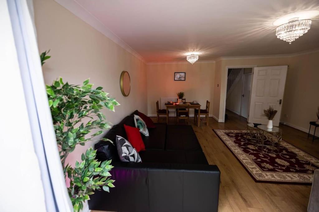 3 Bedrooms House-Sofabed-Parking-Bbqstove-Garden 런던 외부 사진